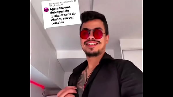 mini compilado de eu antigo biscoitando dublando o Alastor 