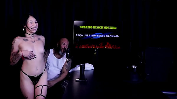 Safada Faz Stripper Ficando Toda Pelada Os Peitos E A Buceta De Fora Ap&oacute;s Falar Que Seu Cu &eacute; Reservado - Paty Raven (watch On: Sheer/red) thumbnail