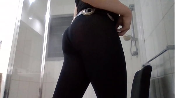 Play MP4 - Young Oiled Ass In Black Leggings