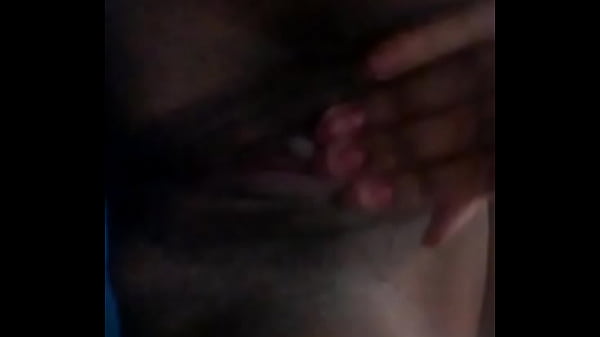 Morena safada se masturbando pro amigo