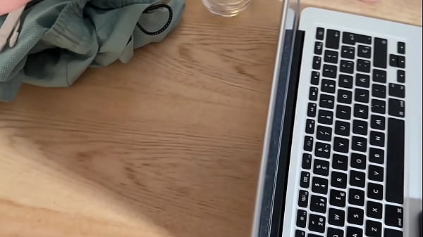 Play MP4 - Cleaning Girl Ditched The Work to Clean My Big Cock Swallowing All of My Cum