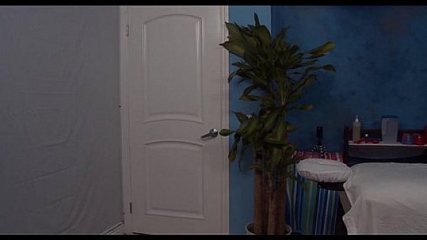 Nonton Frisky Beauty Receives Facial Cum Load thumbnail