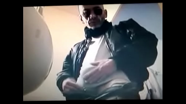 Play MP4 - me playing with my bulge