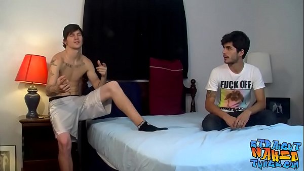 Straight guys are masturbating together 