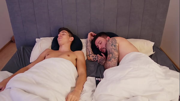 Nonton The New Girl In Class Wants To Have A Threesome With Double Anal Penetration To Fit In - Ellie Shou thumbnail