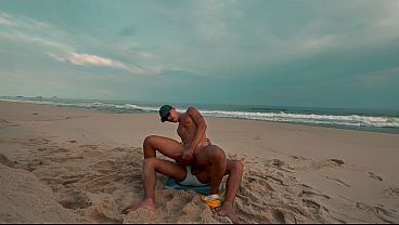 Eu E Meu Namorado Fomos Transar Na Praia Em P&uacute;blico, Dei Um Banho De Porra Nele! - Casall Sagaz thumbnail