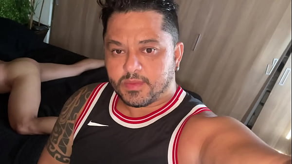 Play MP4 - O passivo dessa rabudo saiu com o cu espumando de tanto que Diego meteu e leitou com for&ccedil;a&period;