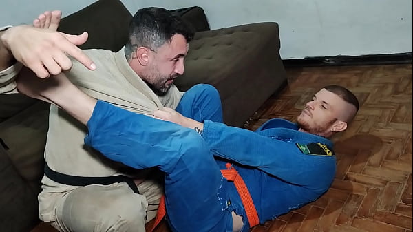 Treino De Jiu-jitsu Termina Em Punheta E Putaria thumbnail