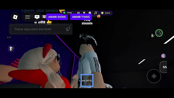 Bati uma punheta na cara de uma novinha safada