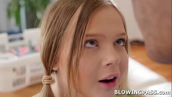 Teen babe tips crew withsloppy_blowjob