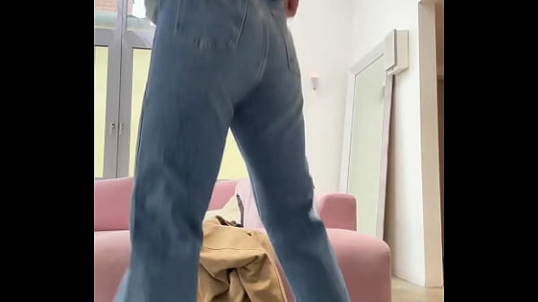 Booty so fat the jeans got stage fright 