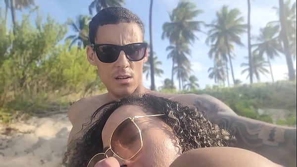 Play MP4 - Boquete na praia e uma foda gostosa no chuveiro