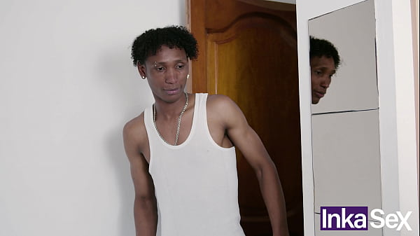 Play MP4 - Andrea Andrade y Milagros Raiza latinas culonas y tetonas llegan de vacaciones de USA y son folladas por dos morenos