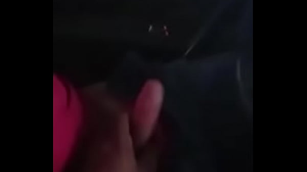 Play MP4 - Pequei um Uber comecei a conversar com ele &comma; falei do meu twitter pra ele &comma; percebi que ele ficou de pau duro &comma; a&iacute; j&aacute; viu n&eacute; cai de boca no pau dele fiz ele  gozar gostoso - COMPLETO NO RED