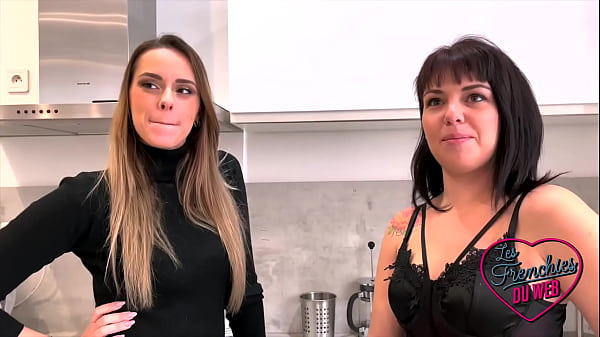 Play MP4 - Ava et Anita&comma; deux brunettes avides de sexe