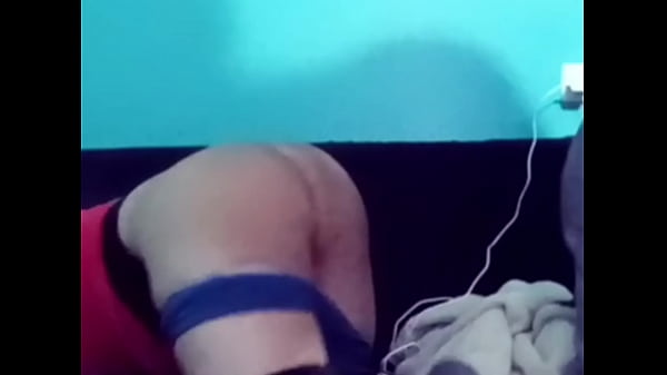 Hetero se coje a su amigo despu&eacute;s de depilarle el culo 