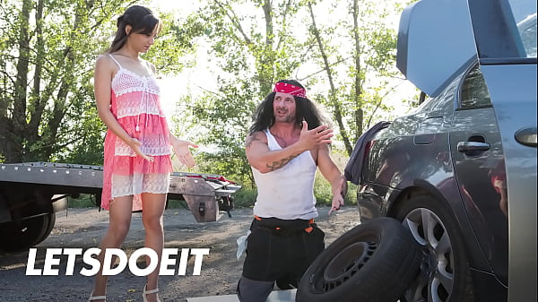 Ebony Chick Luna Corazon Receives Deep Pussy Pounding From Big Dick Stud Outdoors - LETSDOEIT 