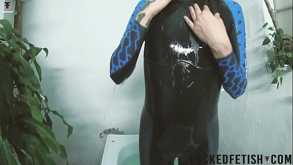 Play MP4 - Sexy moment aquafilia bathtub