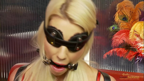 They were trying hard_to untiethemselves but_it did not work