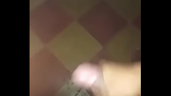 Chavo caliente Masturbandoce