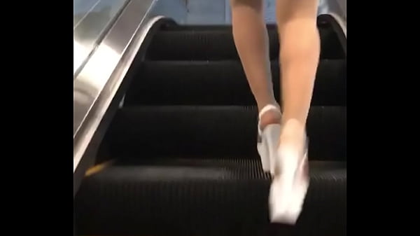 Lizette llegando a la plaza