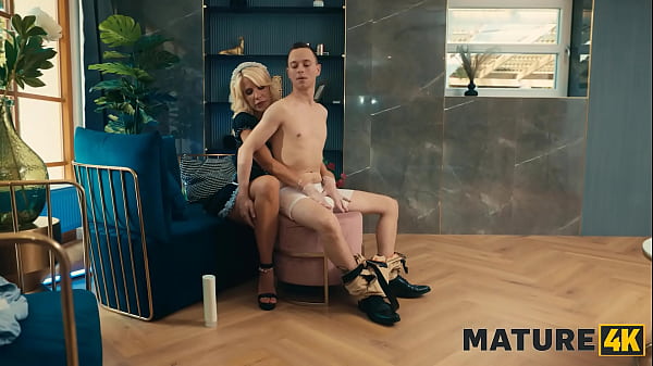 MATURE4K. Tiffany Rousso Should be Cleaning, but Instead She's Jerking me 