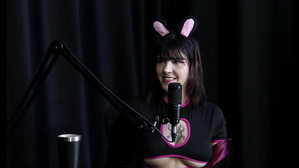 Depois_que iniciou no pornô escolheu seu nome_artístico não_sentiu dificuldade e nunca teve_relação boa com o pai_Yummi Paradise SHEER RED