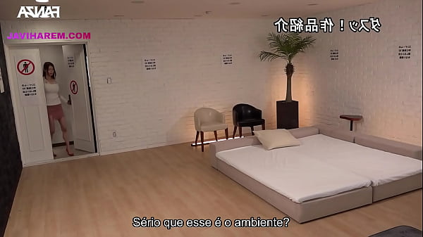 Gostosa vai pro quarto com safado e faz ele gozar muito com legendas 