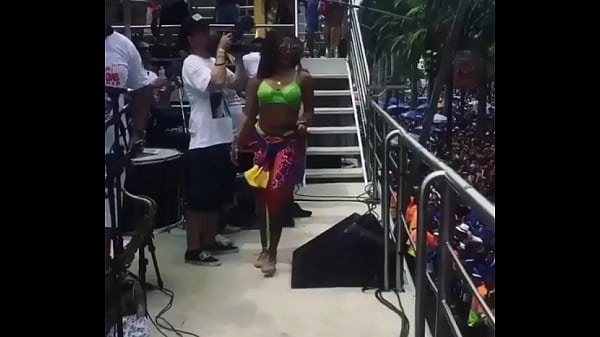 Nonton Anitta Rabuda Dan&ccedil;ando 2017 thumbnail