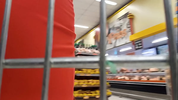 Play MP4 - S&oacute; uma putinha&comma; amo sair sem calcinha ir no mercado