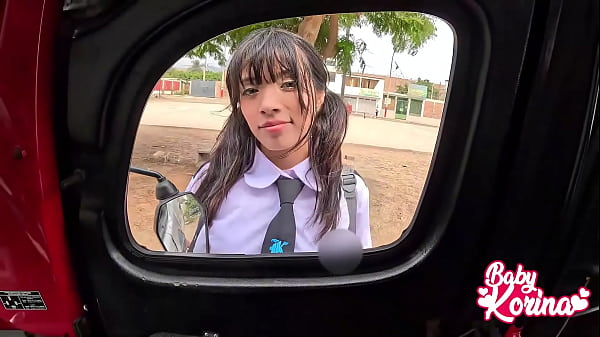 Peruano se levanta a colegiala puta en su mototaxi se la chupa al aire libre 