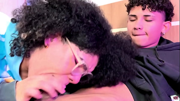 Play MP4 - NOVINHO DOTADO ME FEZ DE PUTA NA M&Atilde;O DELE&comma; FODEU MINHA GARGANTA E ARROMBOU MEU CU