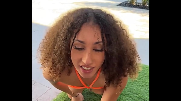 Brunette beauty kira perez delivers an expert blowjob 