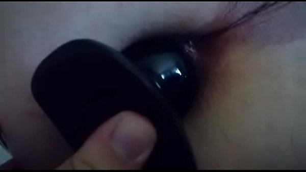 Jugando con el culo de mi zorrita