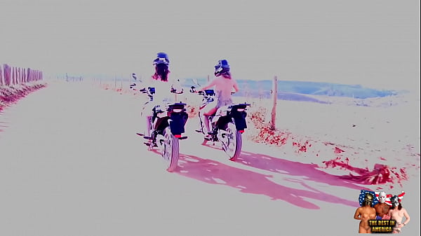 DUAS MULHERES PELADAS ANDANDO DE_MOTO QUELOUCURAELIANE_FURACÃOE LORRANY EXOTICA