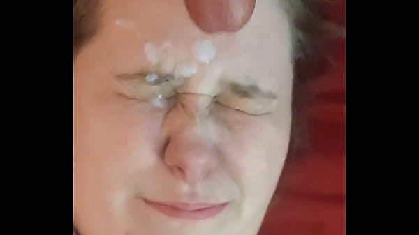 Play MP4 - Amateur getting her face cum dumped