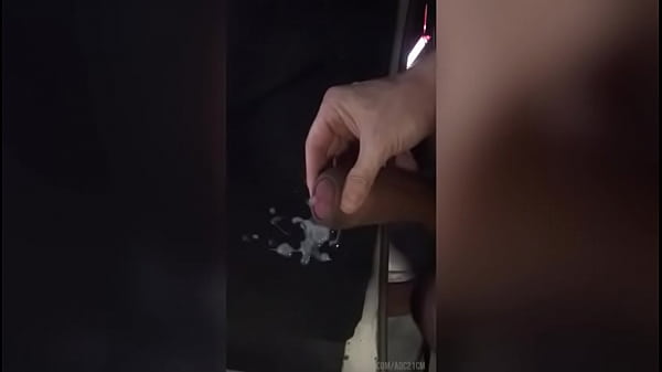 Play MP4 - Acabando mucho y pegandole con la pija a la mesa&excl; Argentinian big cock&excl;