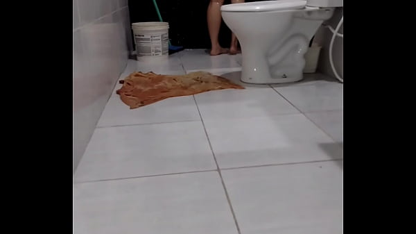 Amante Da Minha Esposa Gozou Dentro Dela E Ela Veio Se Lava Em Casa thumbnail