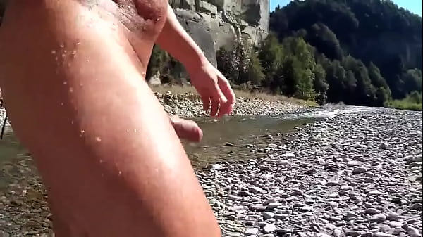 Play MP4 - Weekend at riverbank 08