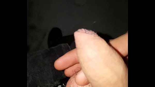 Small uncut boy pissing 