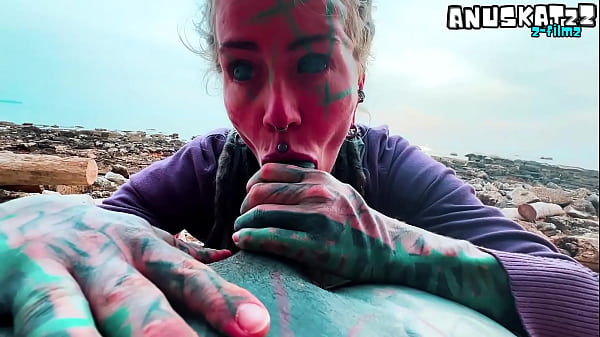 Play MP4 - Outdoor Blowjob and Massive Cumshot