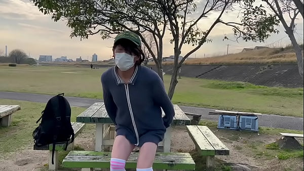 女装まゆの河川敷全裸露出 