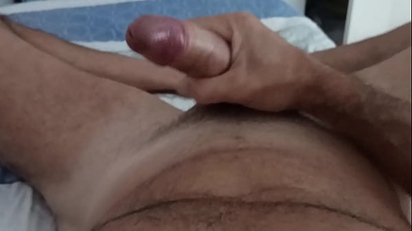 primer_plano del capullo y una_buena paja por la mañana te gustaría lamerlo