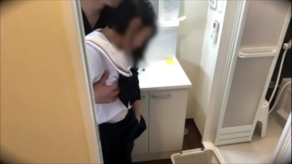 Play MP4 - 友達の家に泊まりに行って朝起きて顔洗おうと思ったら友達のいも&bigcirc;との着替えをみてしまいムラムラして後ろからハグしたらノリ気だったので手マン・クンニ・フェラ・バックしてやった。