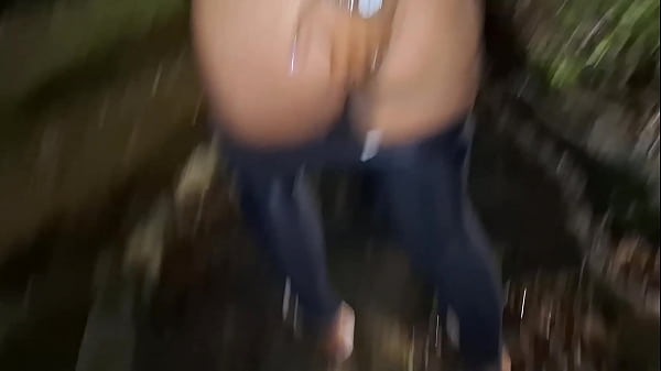 Foda Noturna na Cidade: Ela Se Exibe e Toma Pau na Pra&ccedil;a! 