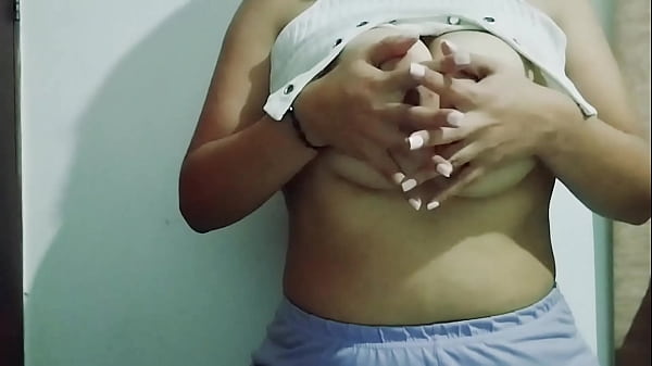 Play MP4 - videollamada con mi hermanastra y me muestra sus enormes tetas