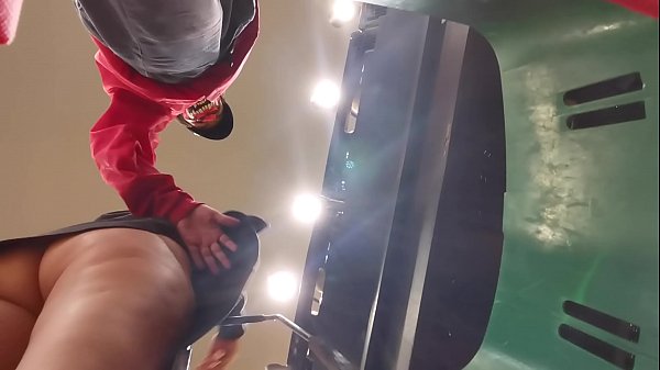 Play MP4 - Puse una camara en el carrito del super y grabe una culona sin bragas&comma; el mejor UPSKIRT que veras hoy en HD y no mamadas