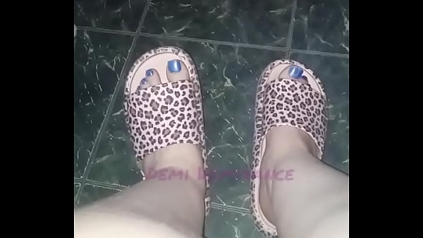 Beta fried brains need to obey in order to function you have a hive mind now worship the queen the queen wants tho