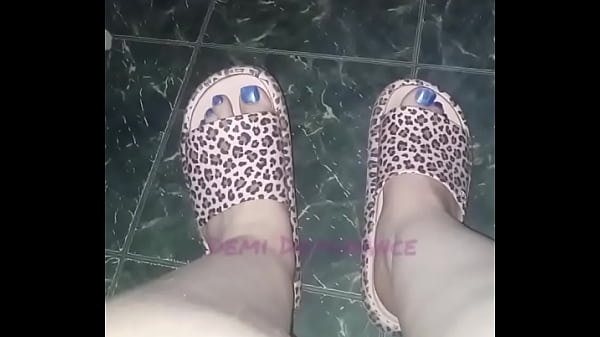 Beta fried brains need to obey in order to function you have a hive mind now worship the queen the queen wants tho 