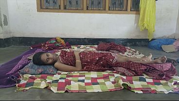 Desi Bhabhi Ko Padosi Ne Hard Choda thumbnail